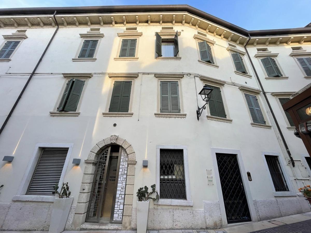 Attic 1 Centro Storico Apartman Peschiera del Garda Kültér fotó