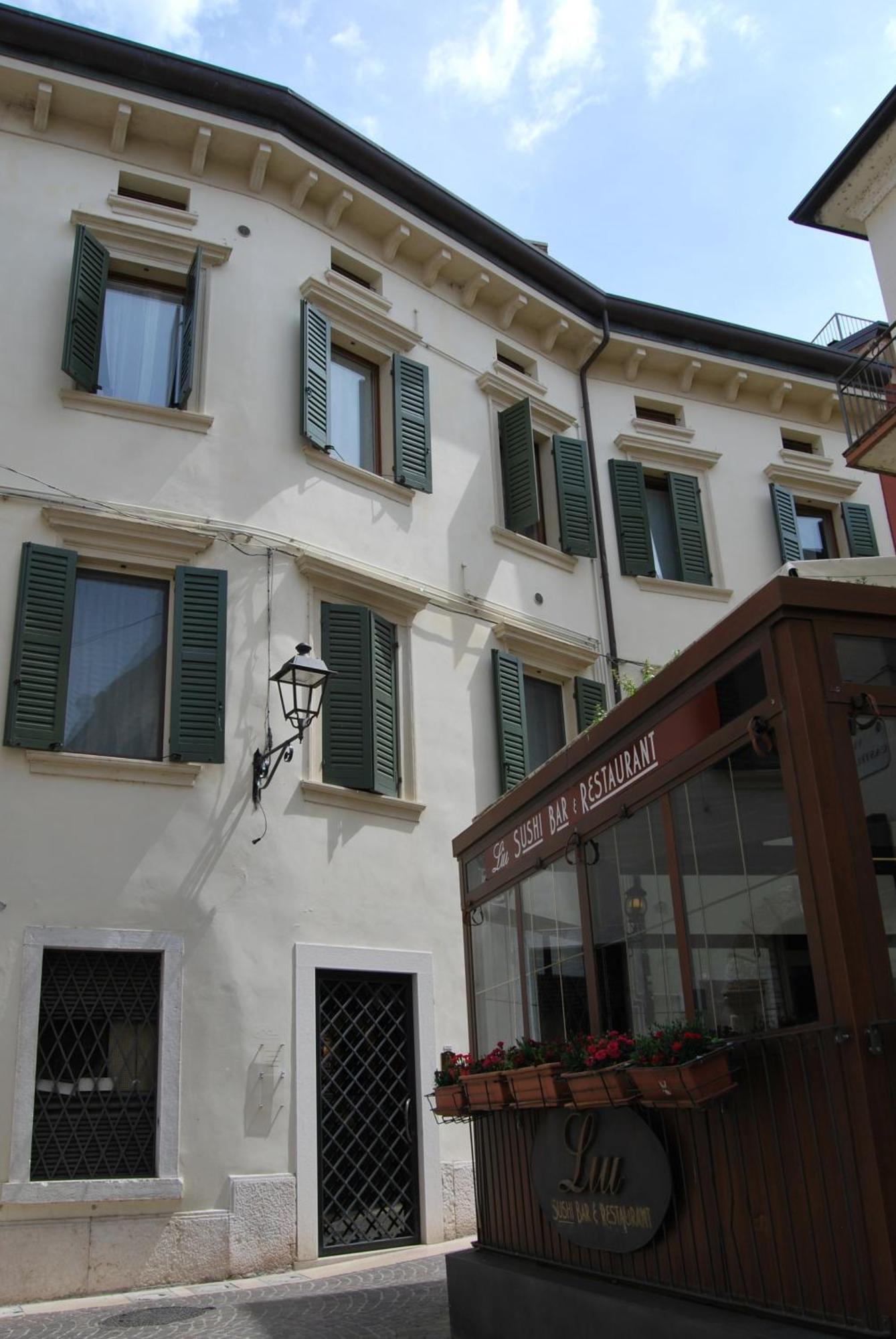 Attic 1 Centro Storico Apartman Peschiera del Garda Kültér fotó