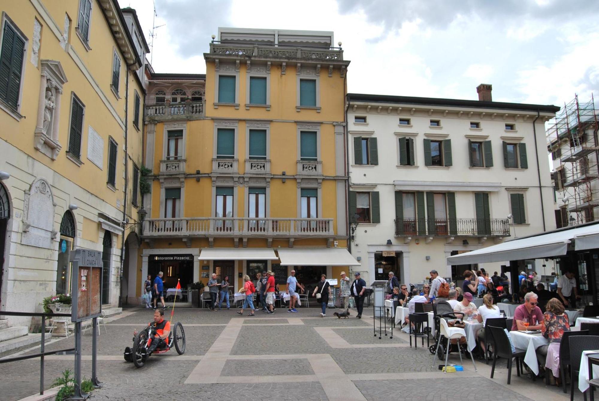 Attic 1 Centro Storico Apartman Peschiera del Garda Kültér fotó